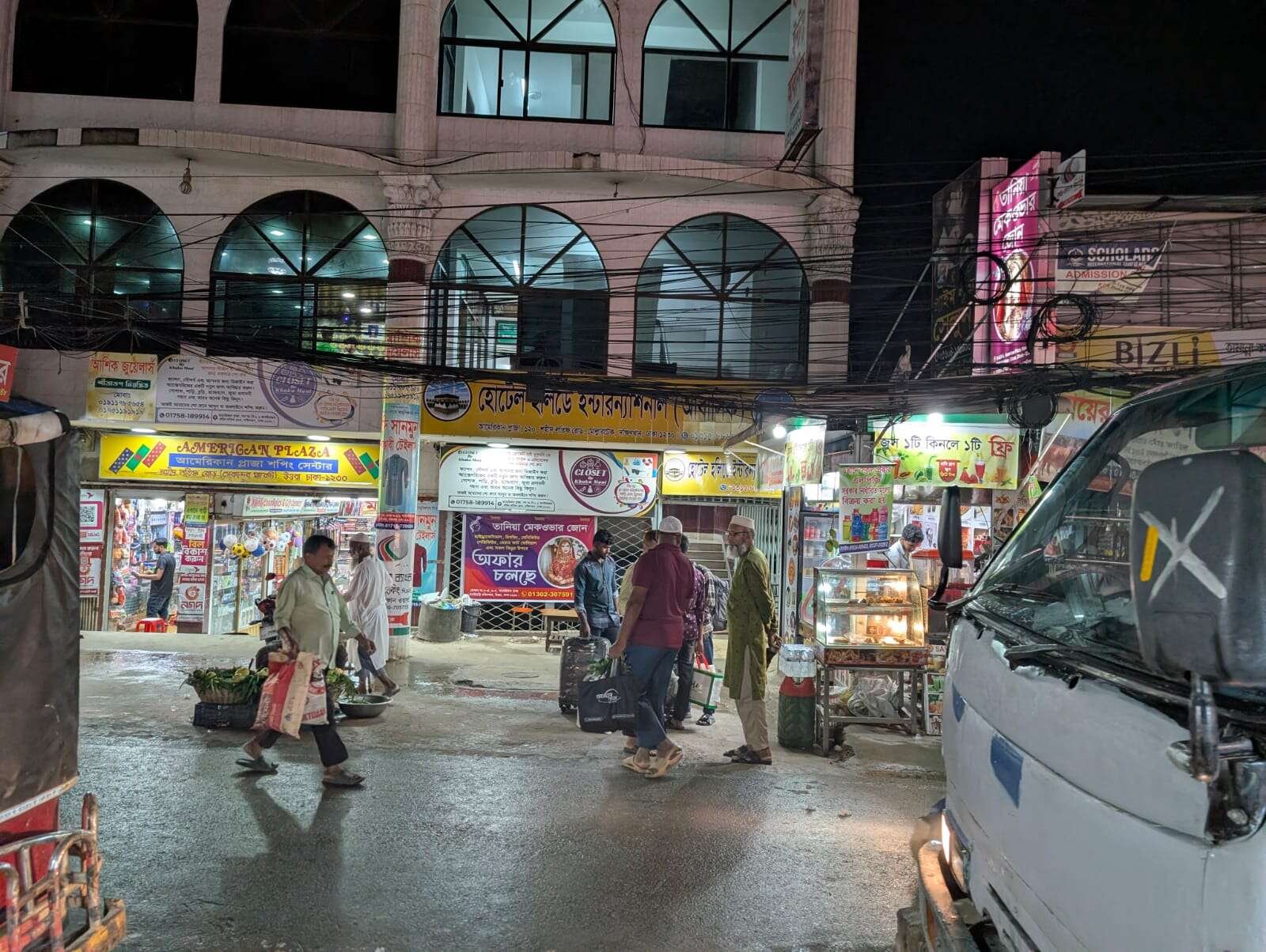 হোটেলের সামনে
